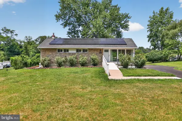 130 Acorn Dr, WARMINSTER, PA 18974
