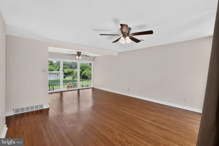 130 Acorn Dr, Warminster, PA 18974 - #3