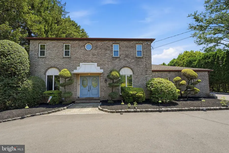 560 Lower Holland Rd, Southampton, PA 18966 - #2