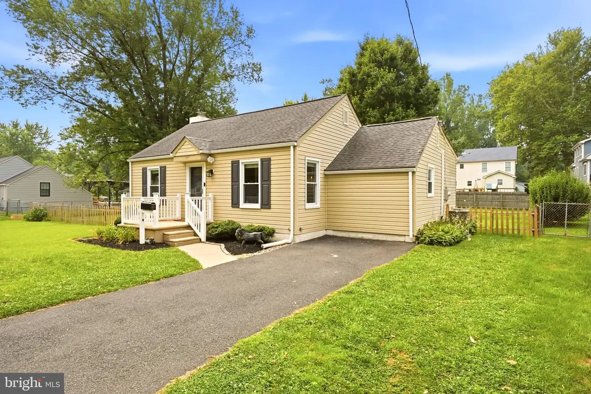 135 Longshore Ave, Yardley, PA 19067 - #1