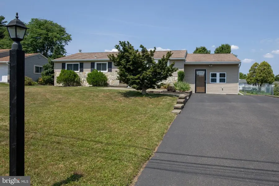 772 Clifford St, Warminster, PA 18974 - #2