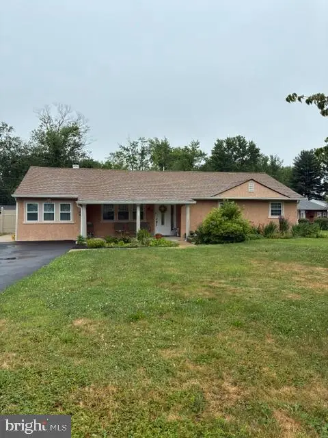 1001 Jeffrey Dr, Southampton, PA 18966 - #2