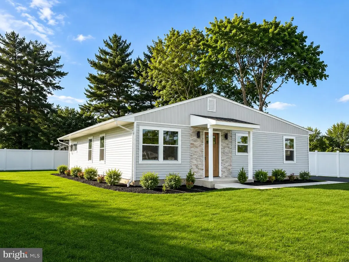177 Pinewood Dr, Levittown, PA 19054 - #1