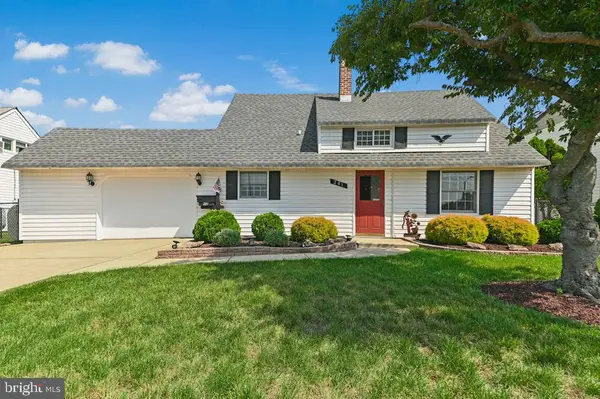 281 Northpark Dr, LEVITTOWN, PA 19054