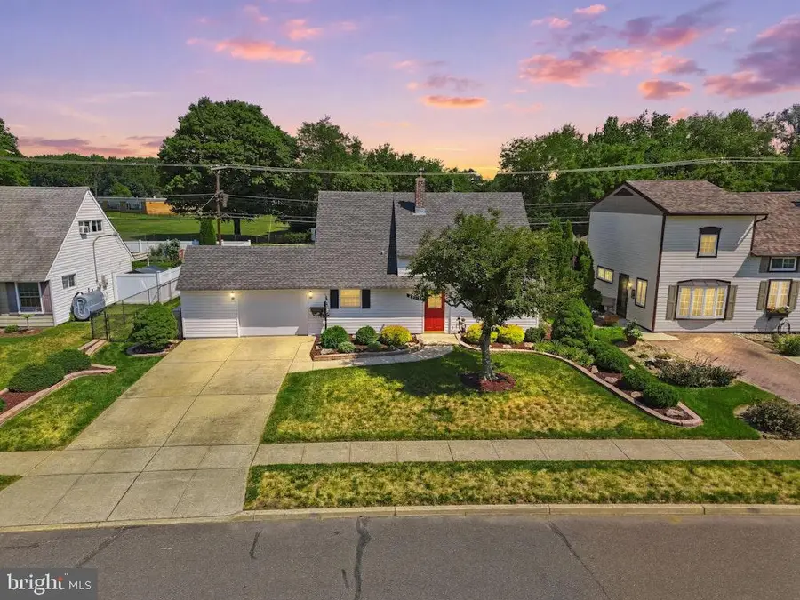 281 Northpark Dr, Levittown, PA 19054 - #2