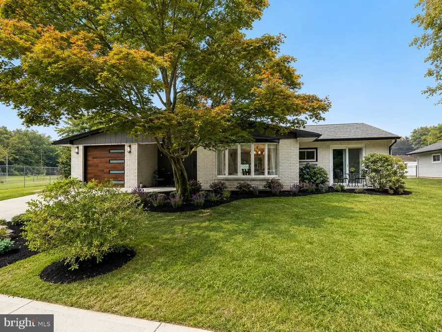 139 Willow Dr, Levittown, PA 19054 - #2