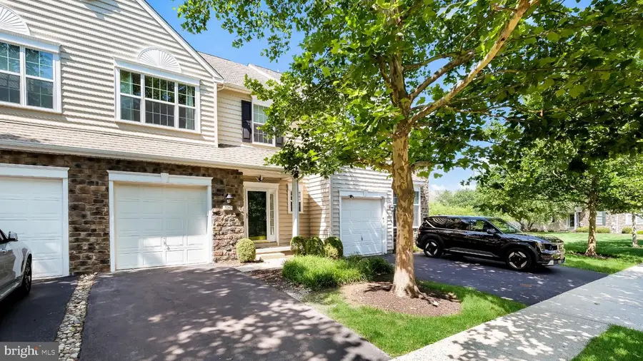 320 Oxford Ln, Chalfont, PA 18914 - #2