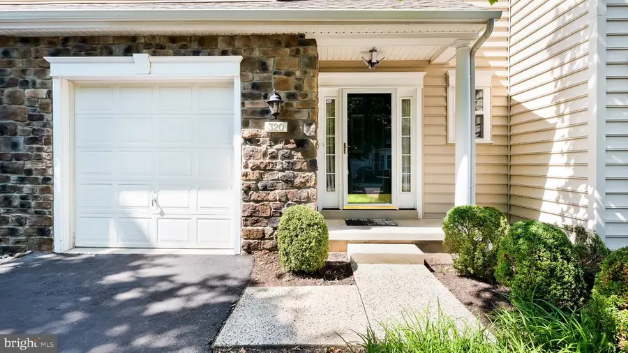 320 Oxford Ln, Chalfont, PA 18914 - #3