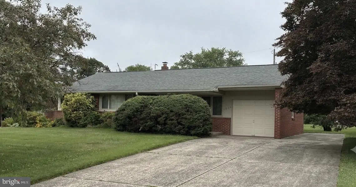 1004 Ponderosa Rd, Feasterville Trevose, PA 19053 - #1