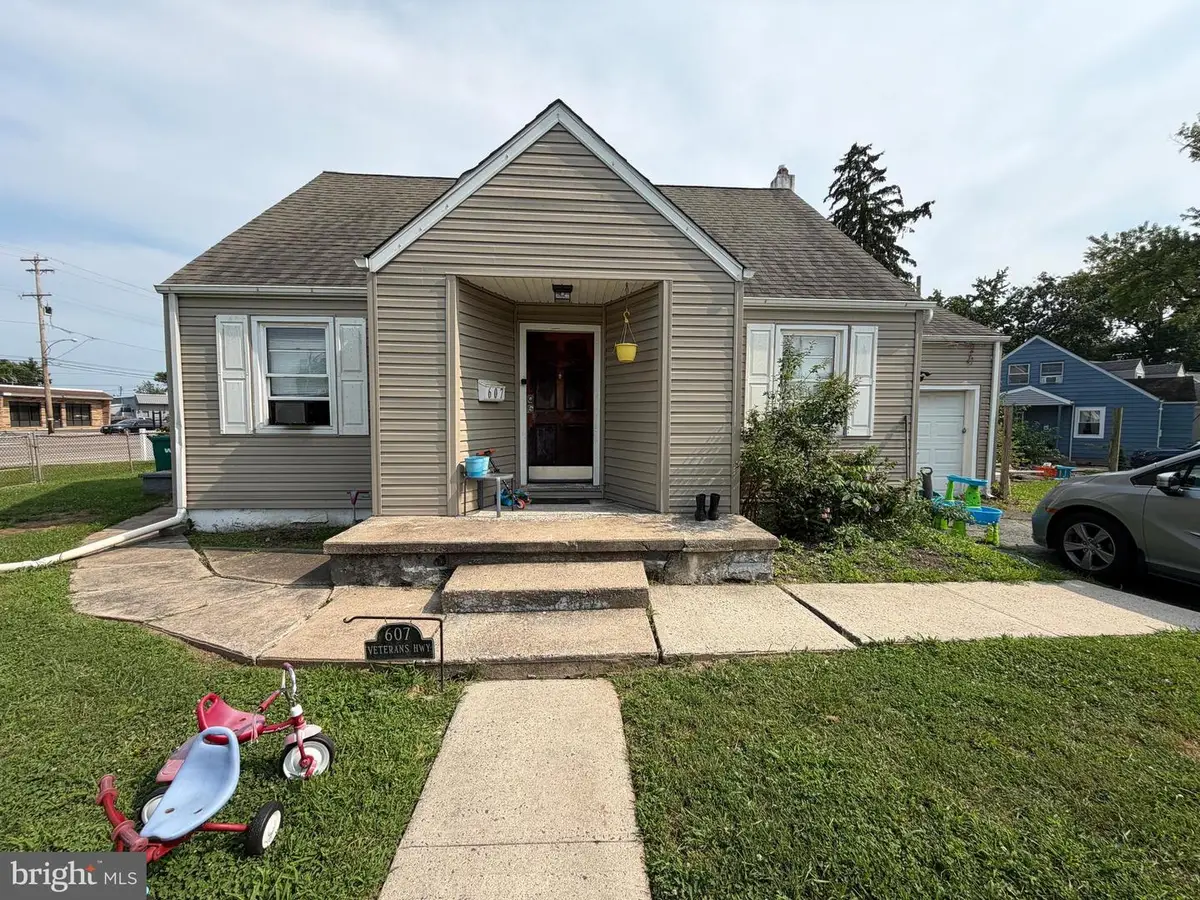 607 Veterans Hwy, Bristol, PA 19007 - #1