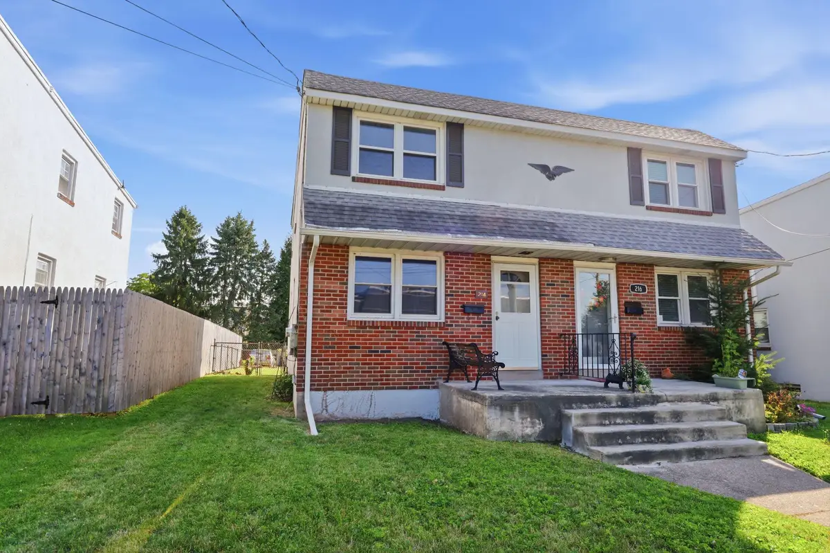 214 Shewell Ave, Doylestown, PA 18901 - #1