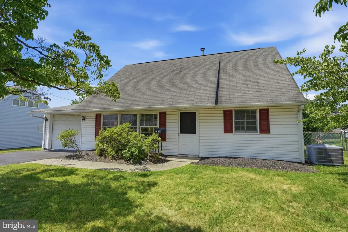 37 Trellis Rd, Levittown, PA 19056 - #1