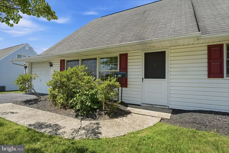 37 Trellis Rd, Levittown, PA 19056 - #3