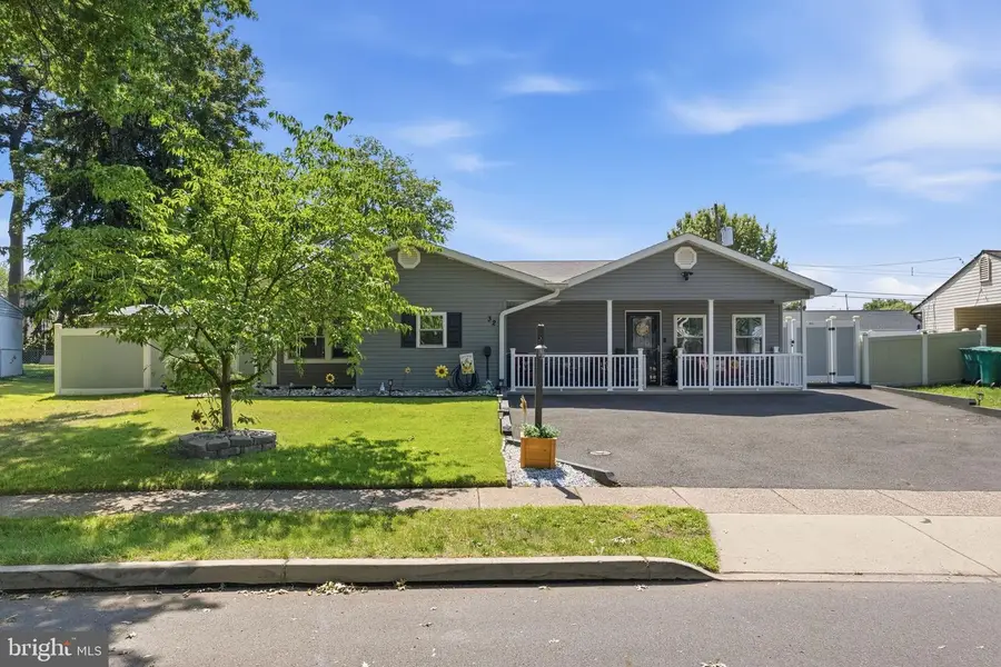 32 Orchard Ln, Levittown, PA 19055 - #2