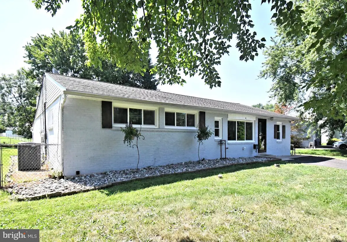 2023 Lockwood Ln, Feasterville Trevose, PA 19053 - #1