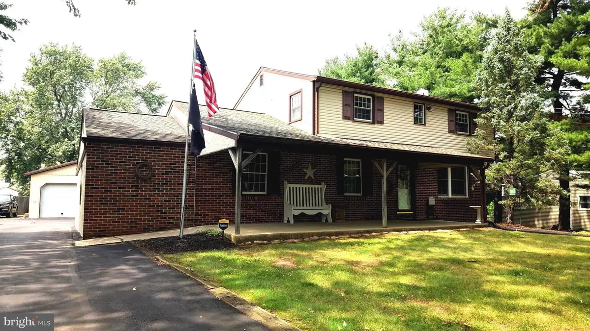 571 Township Line Rd, Telford, PA 18969 - #1
