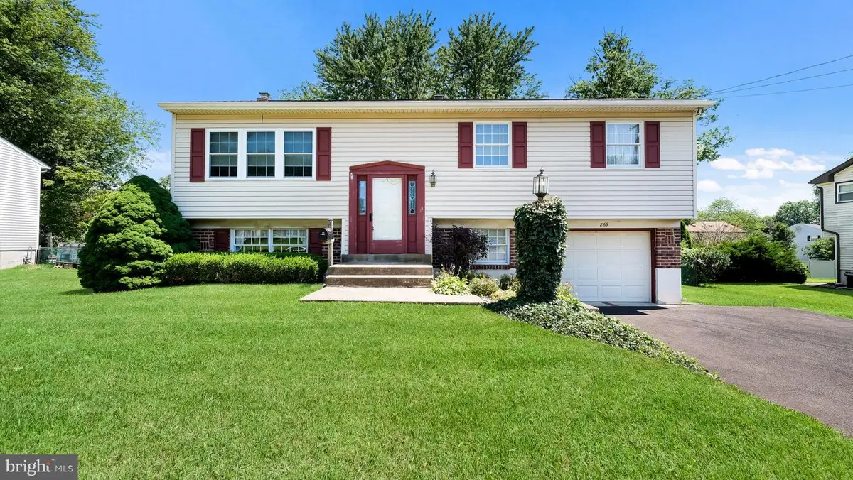 869 Longstreth Rd, Warminster, PA 18974 - #1