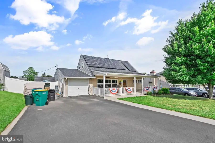16 Canoebirch Rd, Levittown, PA 19057 - #2