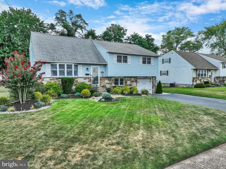 1019 Howard Rd, Warminster, PA 18974 - #2