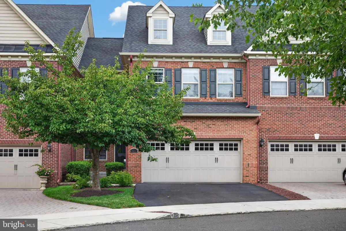 623 Saint James Ct, Langhorne, PA 19047 - #1