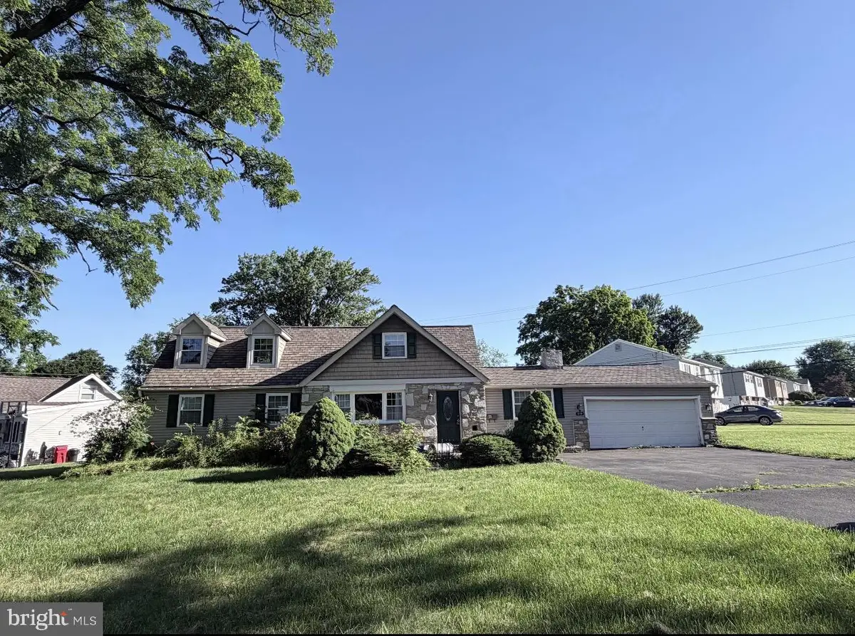 213 Luff Ln, Warminster, PA 18974 - #1