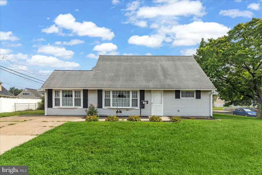 10 New Pond Ln, Levittown, PA 19054 - #2