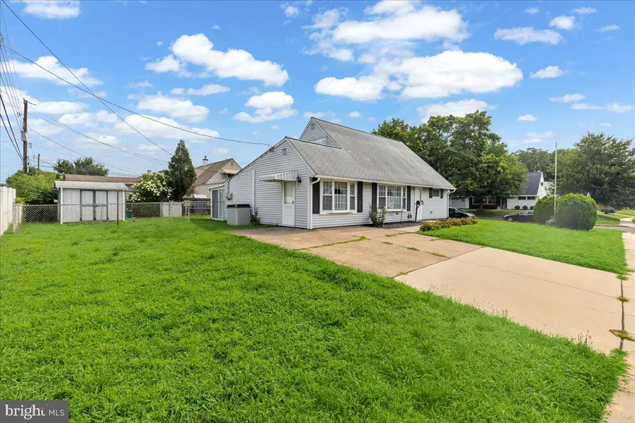 10 New Pond Ln, Levittown, PA 19054 - #3