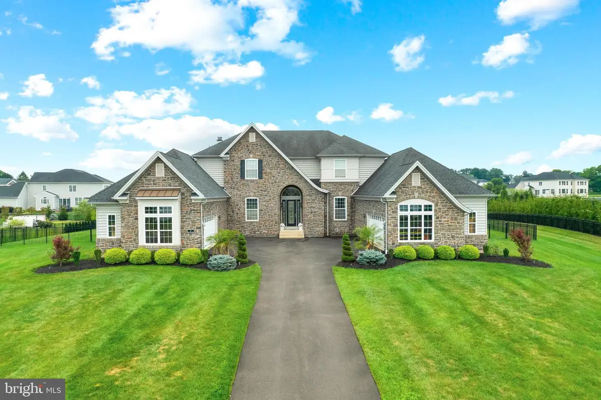 4 Shady Pines Dr, Ivyland, PA 18974 - #1