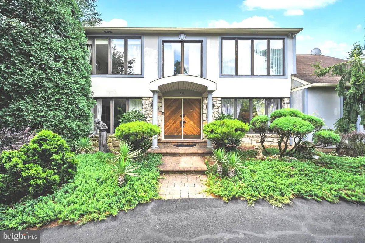 236 Hilltop Dr, Churchville, PA 18966 - #1