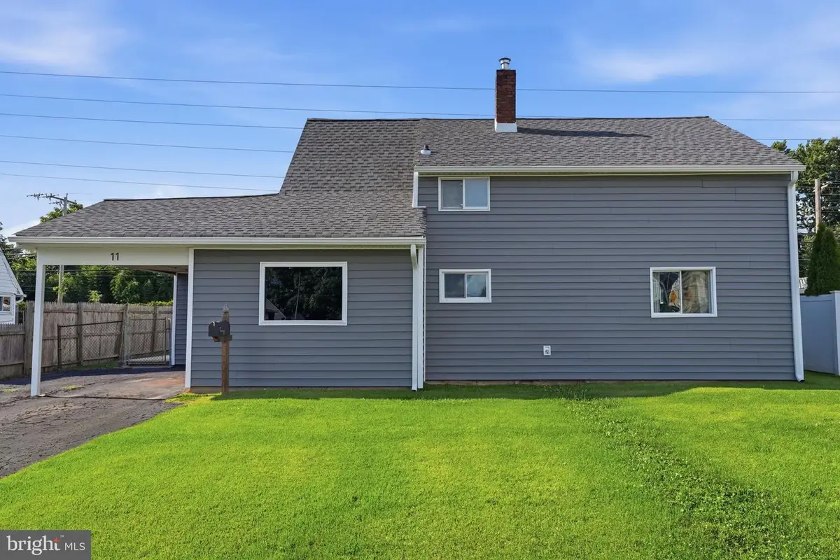 11 Grasspond Rd, Levittown, PA 19057 - #1