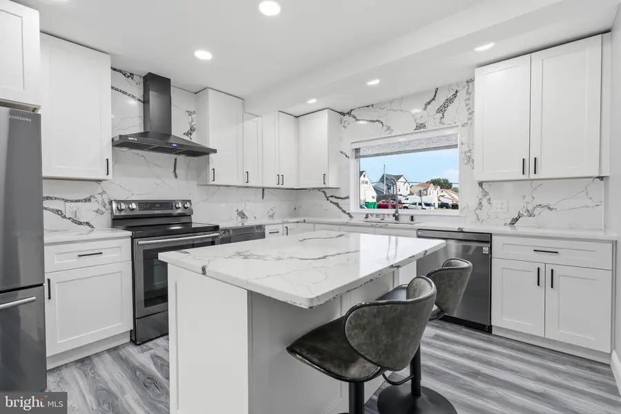 11 Grasspond Rd, Levittown, PA 19057 - #2