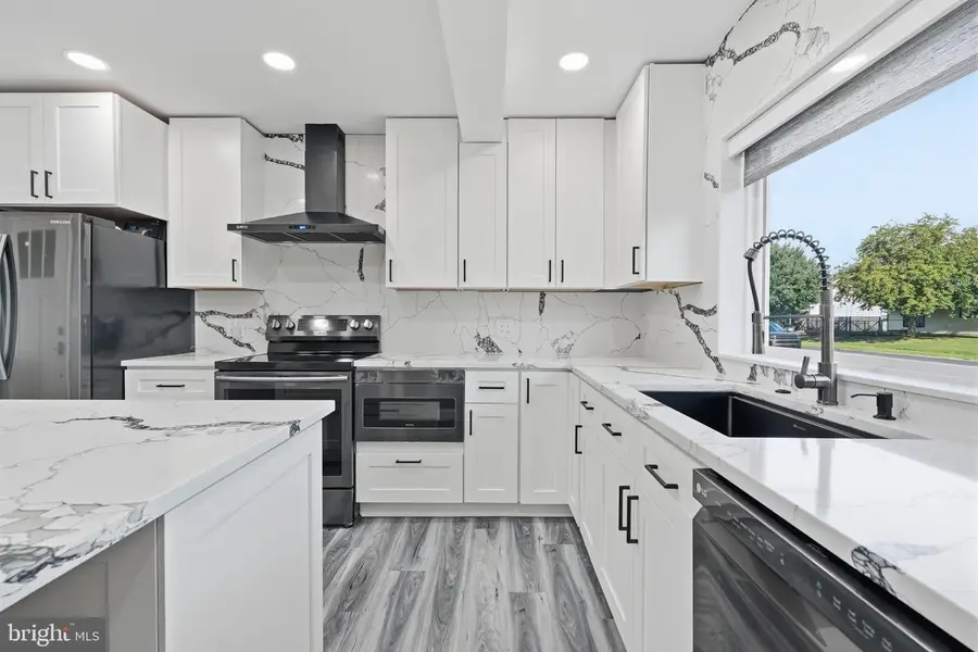 11 Grasspond Rd, Levittown, PA 19057 - #3