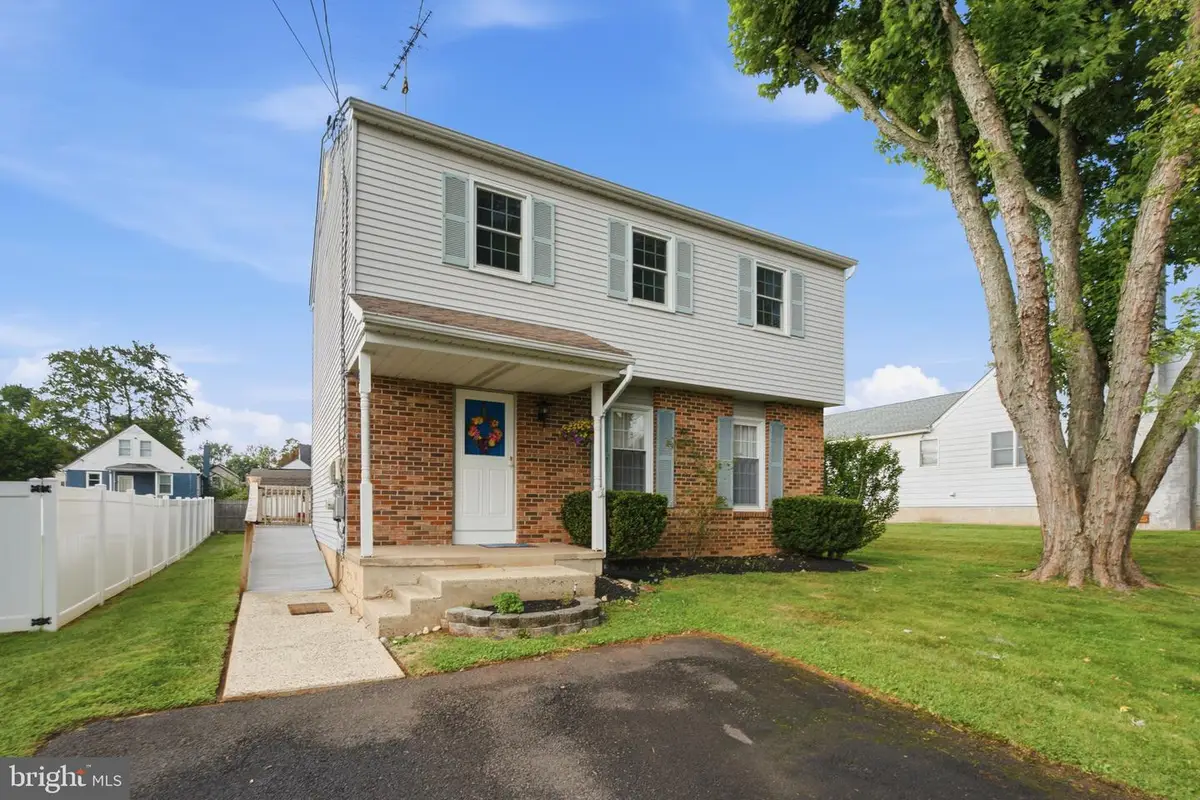 325 Cedar St, Warminster, PA 18974 - #1