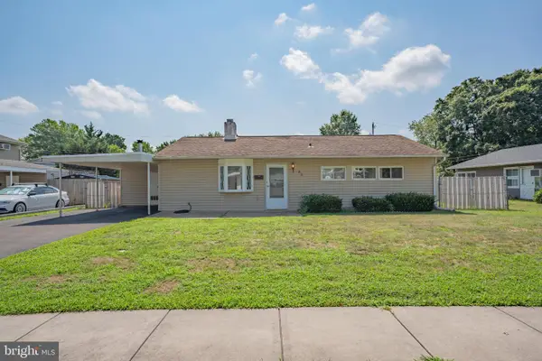 32 Young Birch Rd, LEVITTOWN, PA 19057
