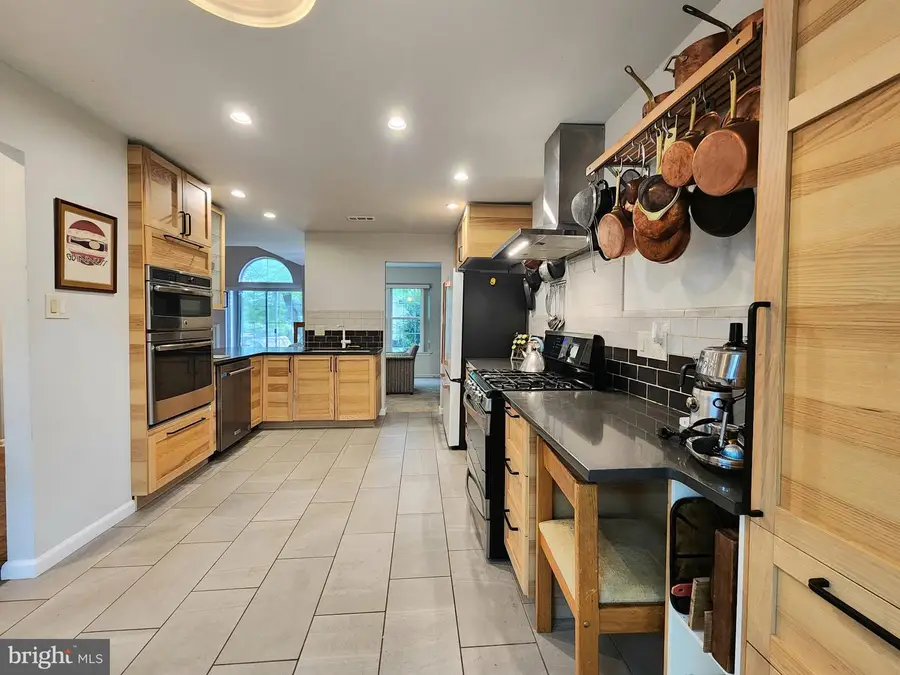 15 Laurel Cir, Newtown, PA 18940 - #2