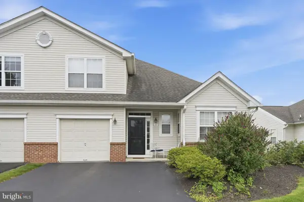 17 Lady Slipper Ln, LANGHORNE, PA 19047