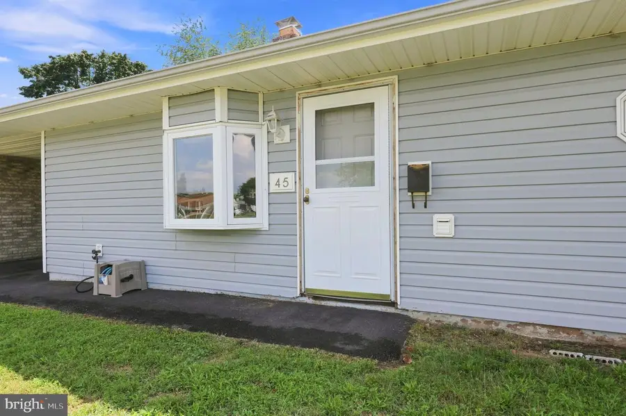 45 Lavender Ln, Levittown, PA 19054 - #2