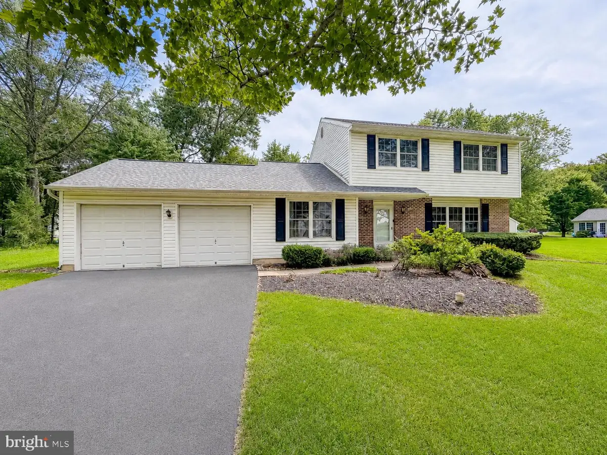 236 Greenview Rd, Yardley, PA 19067 - #1