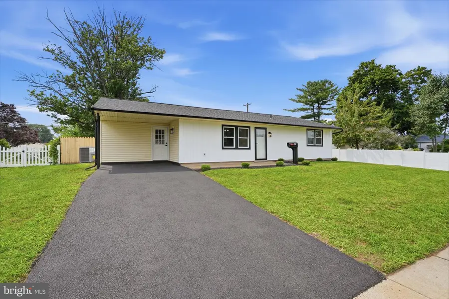 27 Lakeside Dr #w, Levittown, PA 19054 - #3