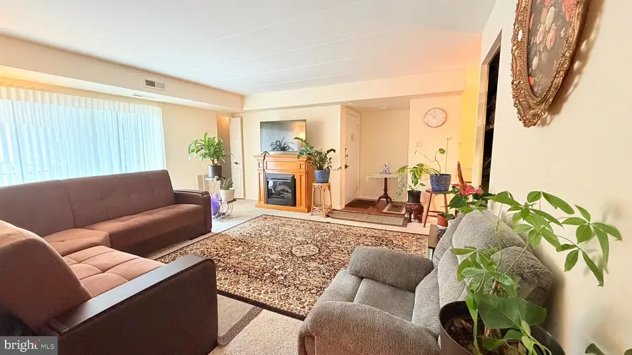 52 Oakridge Dr, Langhorne, PA 19047 - #2