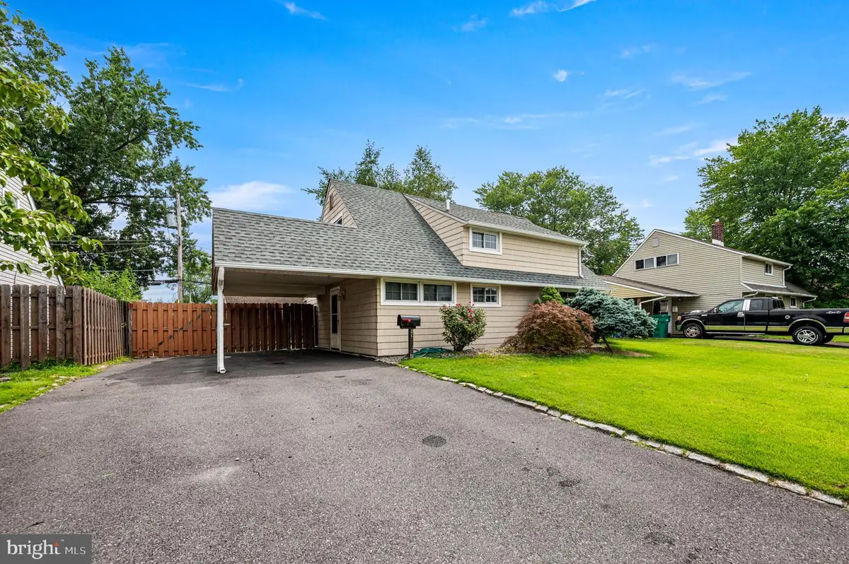26 Inlet Rd, Levittown, PA 19057 - #1