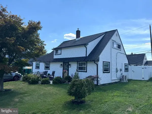 57 Greenbrier Rd, LEVITTOWN, PA 19057