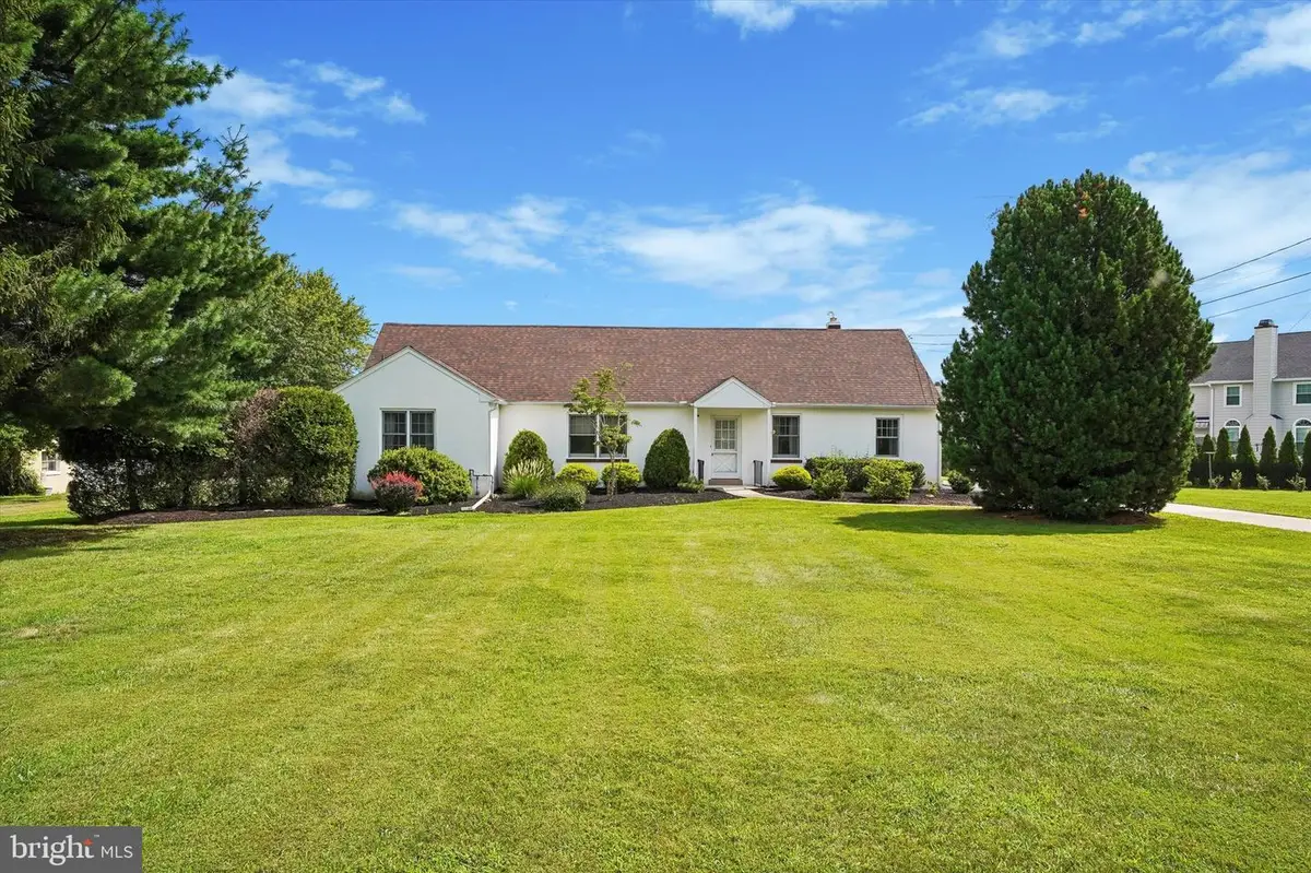 121 Eagle Rd, Newtown, PA 18940 - #1