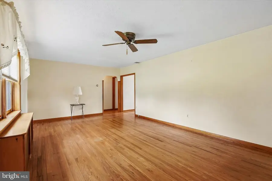 121 Eagle Rd, Newtown, PA 18940 - #2