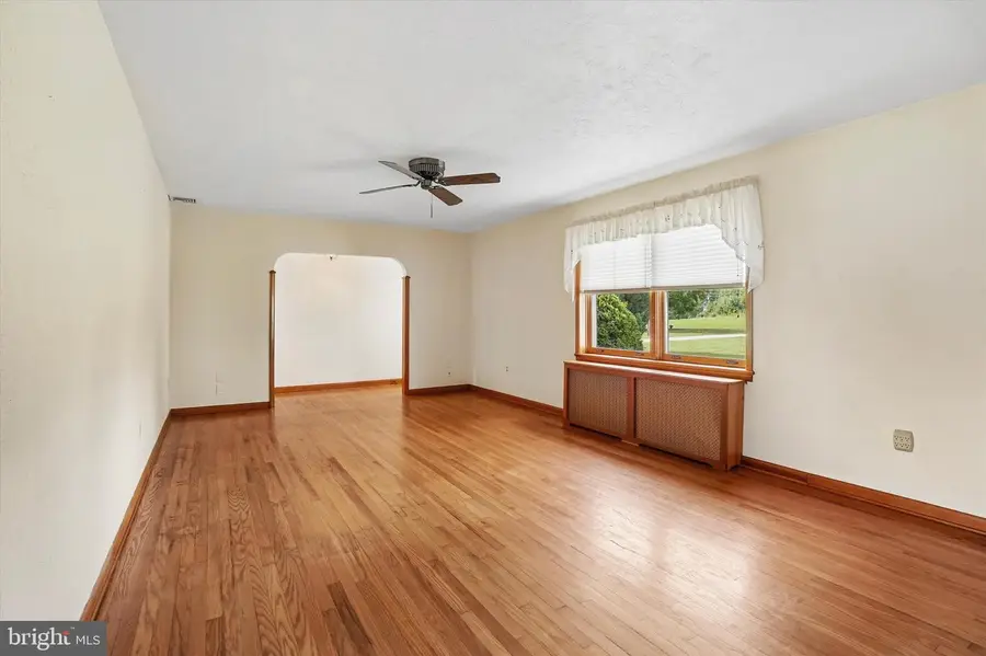 121 Eagle Rd, Newtown, PA 18940 - #3