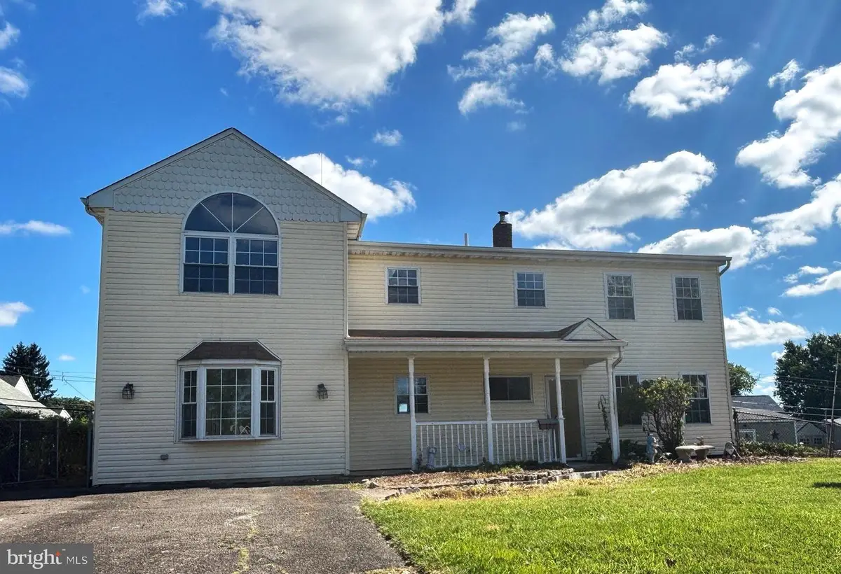 103 Holly Dr, Levittown, PA 19055 - #1