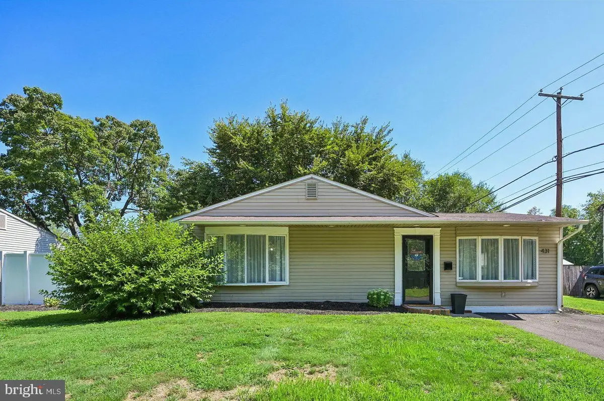 431 Magnolia Dr, Levittown, PA 19054 - #1