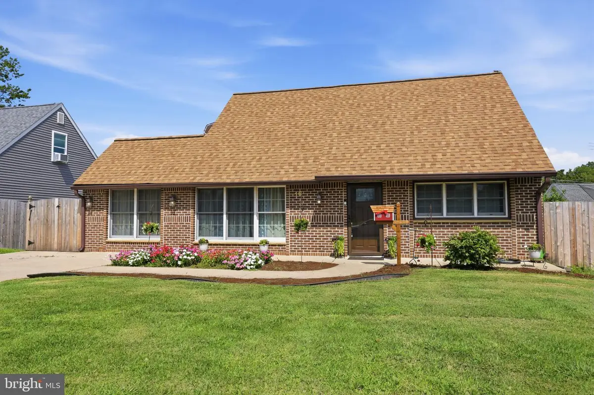 16 Parkside Cir, Levittown, PA 19056 - #1