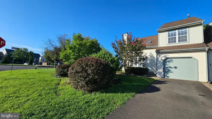 1 Laurel Cir, Newtown, PA 18940 - #2
