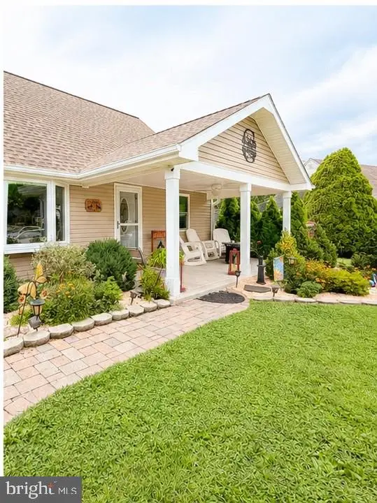 61 Begonia Ln, Levittown, PA 19054 - #2